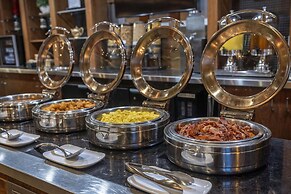 Best Western Plus Chocolate Lake Hotel
