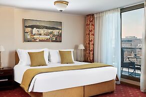 Titania Hotel