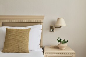 Titania Hotel