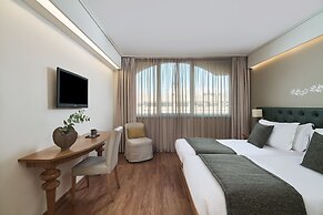 Titania Hotel