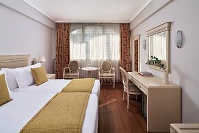 Titania Hotel