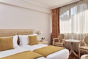 Titania Hotel