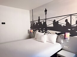 ibis Styles Paris Tolbiac Bibliotheque