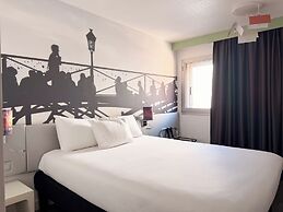 ibis Styles Paris Tolbiac Bibliotheque