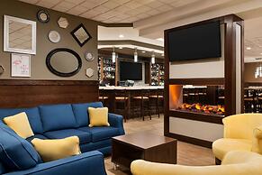 Travelodge by Wyndham Saskatoon