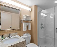 Travelodge by Wyndham Saskatoon