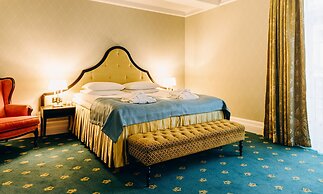 Hotel Bristol