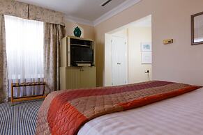 Kingston Lodge Hotel