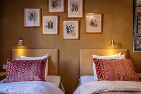 Lady Hamilton Hotel