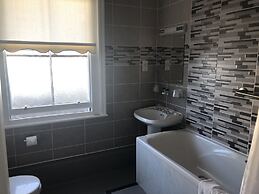 New Holmwood Hotel