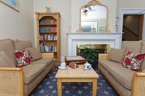 New Holmwood Hotel