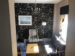 New Holmwood Hotel