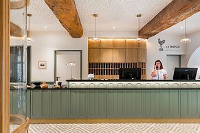 Le Phenix Hotel