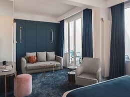 Pley Hotel