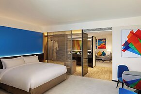 Prince, Marco Polo Hotel