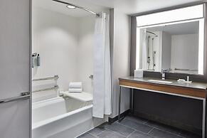Courtyard By Marriott Detroit Downtown