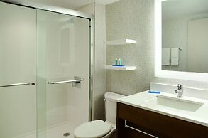 Holiday Inn Express Toronto - Downtown by IHG