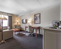 Quality Inn & Suites Bay Front