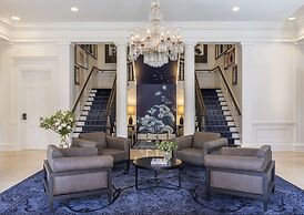 Mills House Charleston, Curio Collection by Hilton