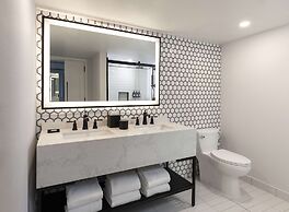 Mills House Charleston, Curio Collection by Hilton