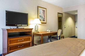 Clarion Hotel & Conference Center Ronkonkoma MacArthur Airport