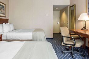 Clarion Hotel & Conference Center Ronkonkoma MacArthur Airport