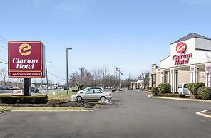 Clarion Hotel & Conference Center Ronkonkoma MacArthur Airport
