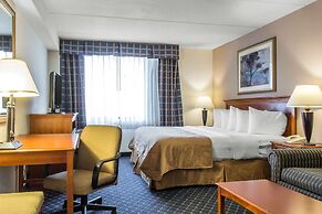 Clarion Hotel & Conference Center Ronkonkoma MacArthur Airport