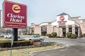 Clarion Hotel & Conference Center Ronkonkoma MacArthur Airport