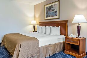 Clarion Hotel & Conference Center Ronkonkoma MacArthur Airport