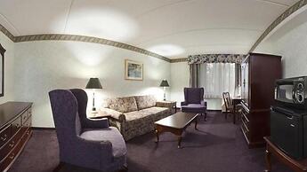 Clarion Hotel & Conference Center Ronkonkoma MacArthur Airport