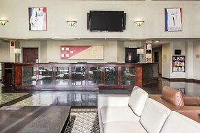 Clarion Hotel & Conference Center Ronkonkoma MacArthur Airport