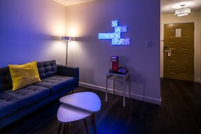 Cassandra Hotel