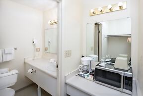 Cassandra Hotel