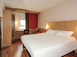 ibis Rochefort