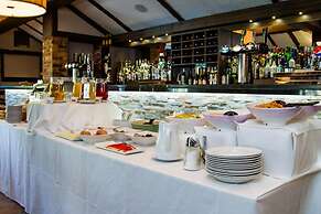 Legacy Rose and Crown Hotel