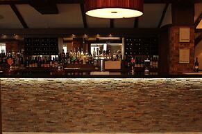 Legacy Rose and Crown Hotel