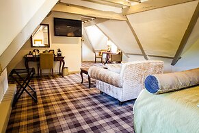 Legacy Rose and Crown Hotel