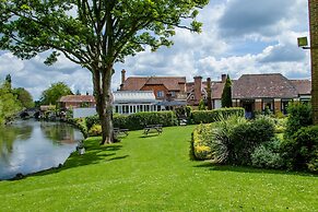 Legacy Rose and Crown Hotel
