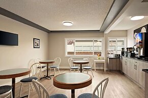 Travelodge by Wyndham Calgary South