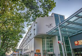 Coast Lonsdale Quay Hotel
