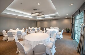 Coast Lonsdale Quay Hotel