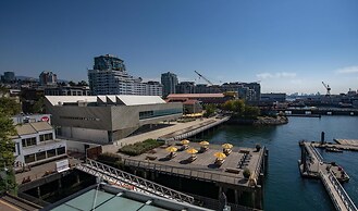Coast Lonsdale Quay Hotel