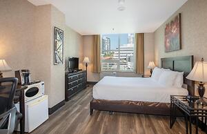Coast Lonsdale Quay Hotel