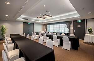 Coast Lonsdale Quay Hotel