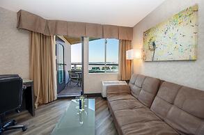 Coast Lonsdale Quay Hotel