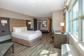 Coast Lonsdale Quay Hotel