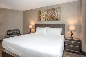 Coast Lonsdale Quay Hotel