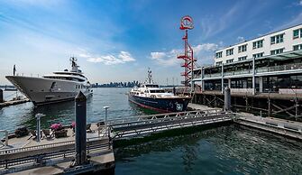 Coast Lonsdale Quay Hotel