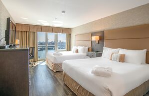 Coast Lonsdale Quay Hotel